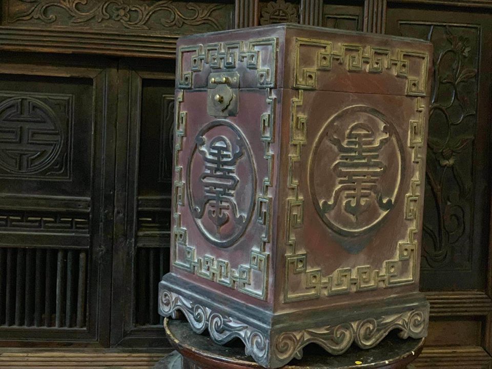 trap-go-son-thep-vang-tho-dinh